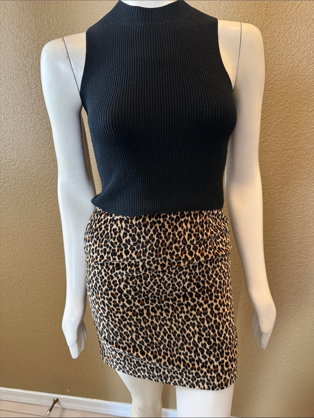1990s Vintage Cache Leopard Print Mini Skirt - Tan & Black